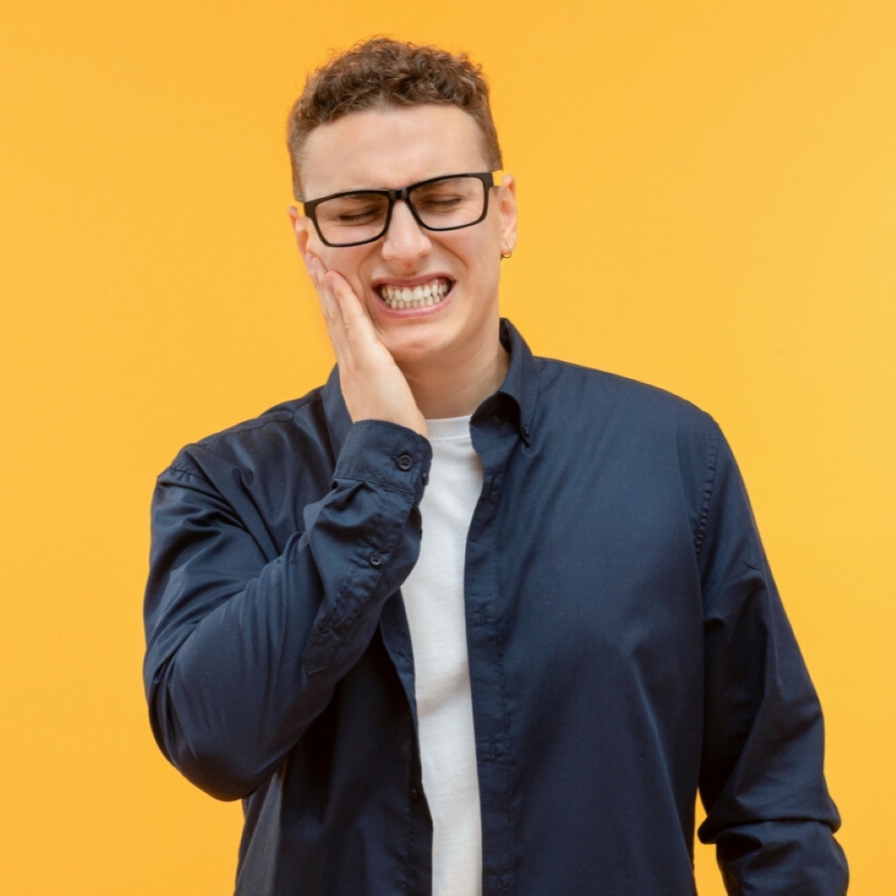 service-wisdom-teeth-removal-dentist-wetherill-park Man holding his jaw in pain – wisdom teeth removal Wetherill Park.